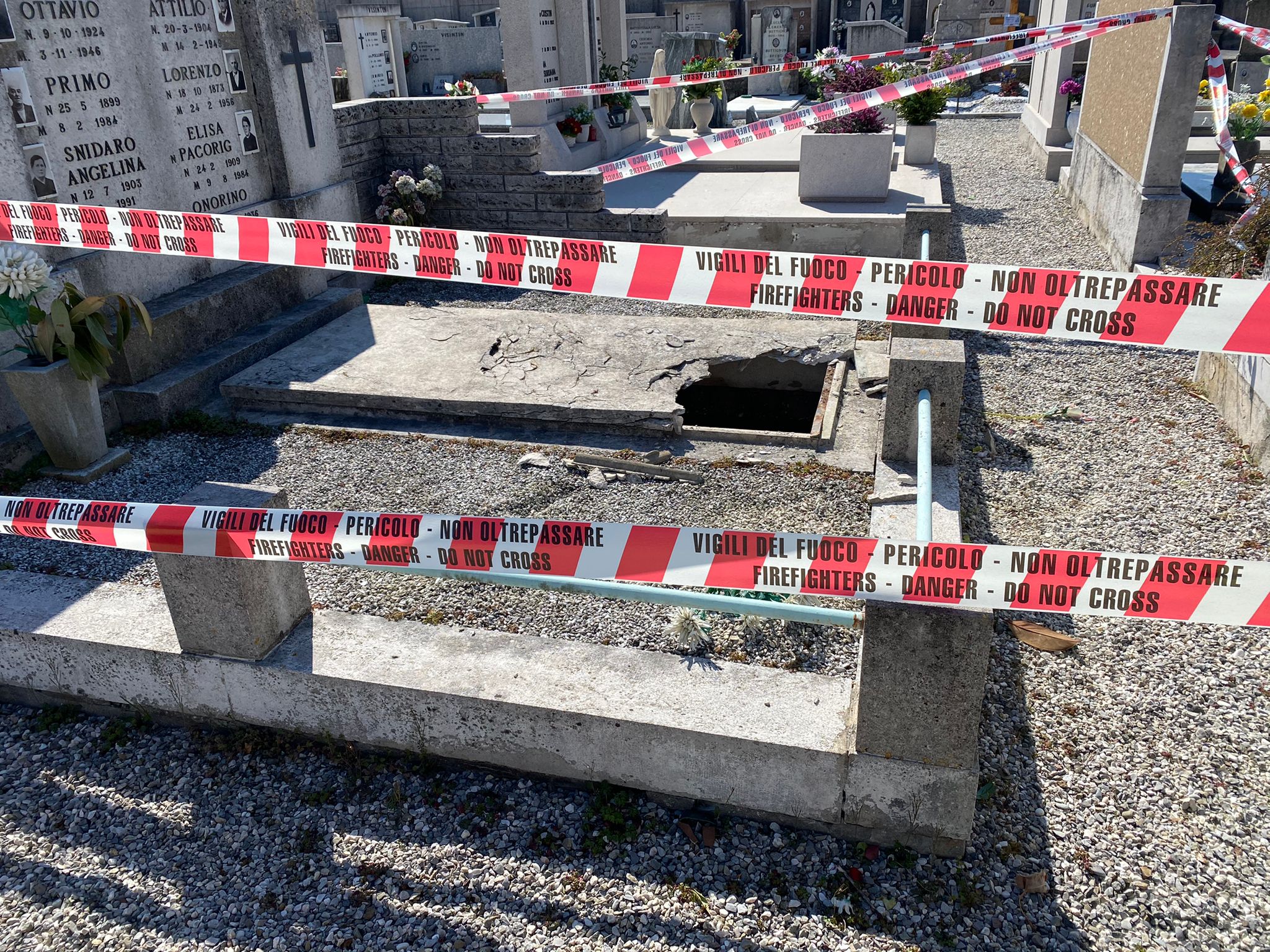 Sale su una tomba e sprofonda di sotto, paura per un bambino a San Pier d'Isonzo